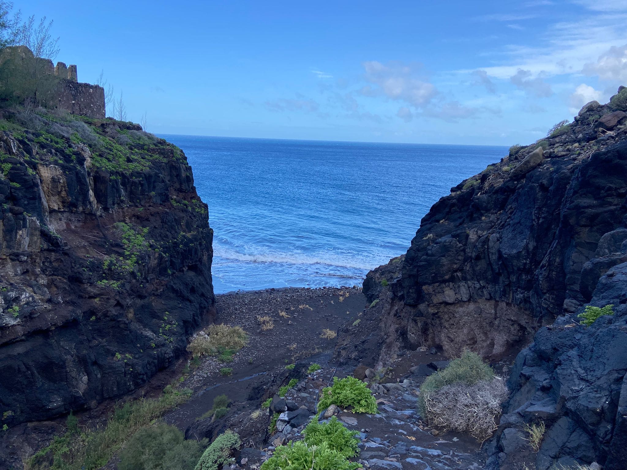 Entrada a la playa de Guguy
